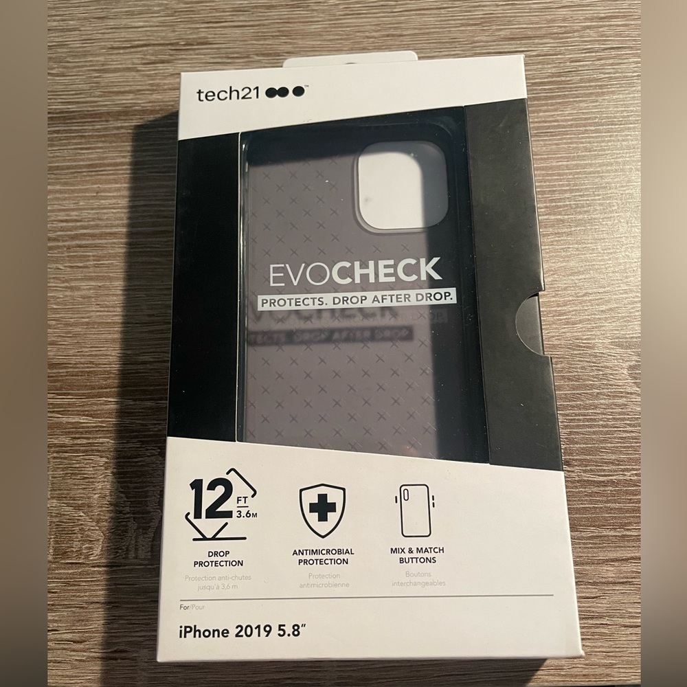 Tech21 EVOCHECK Phone Case for iPhone 11 Pro.